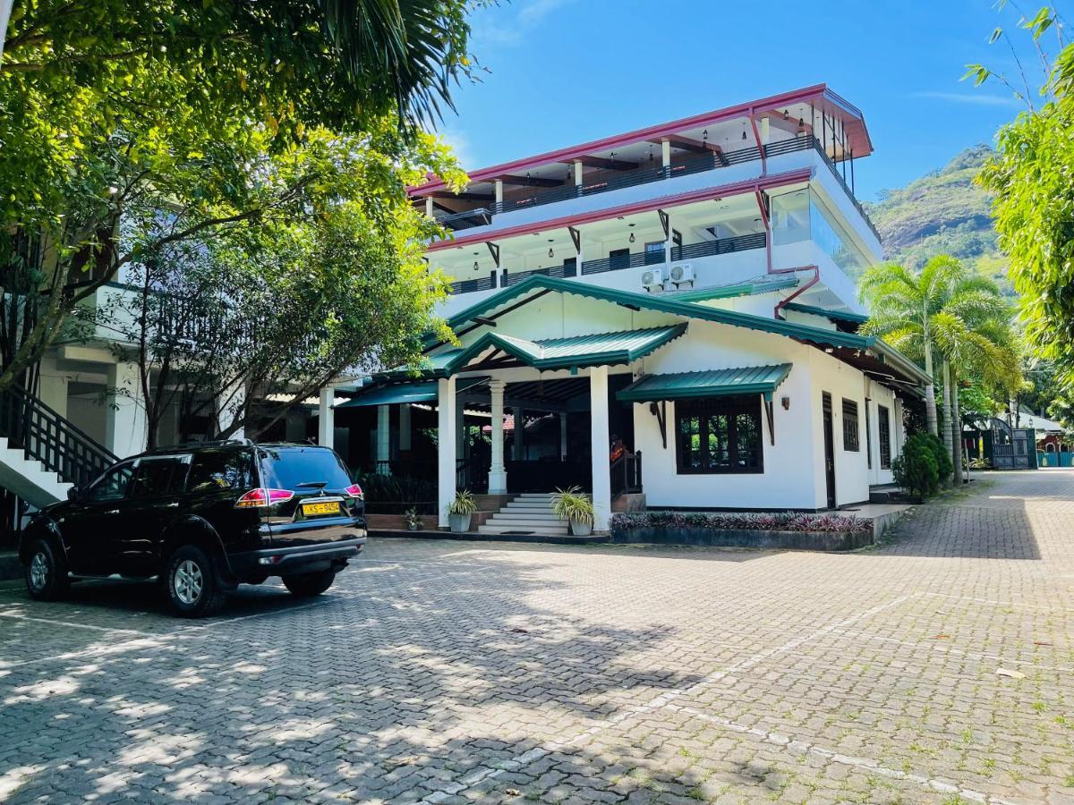 Ama Residence Matale Bagian luar foto